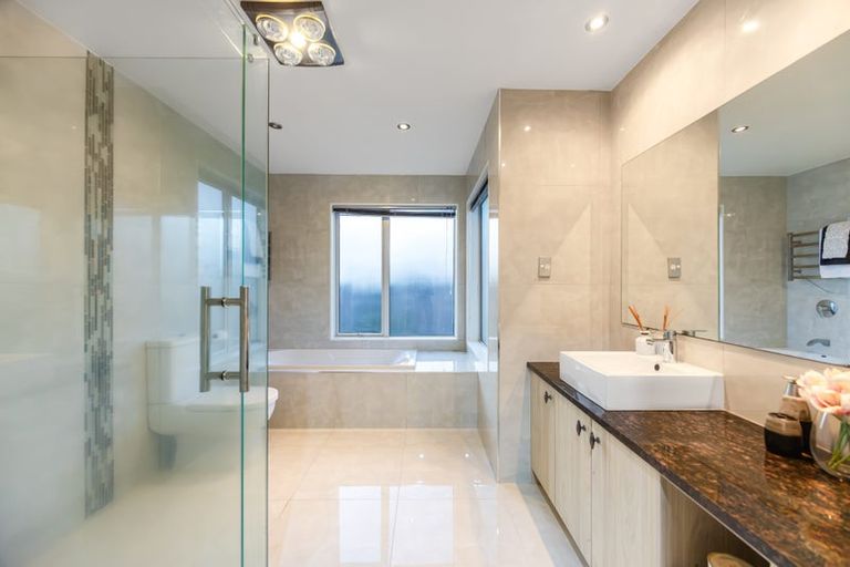 Photo of property in 52 Chesterfield Way, Orewa, 0931