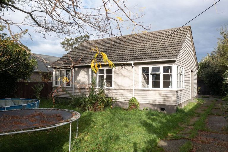 Photo of property in 20 Newall Avenue, Bryndwr, Christchurch, 8052