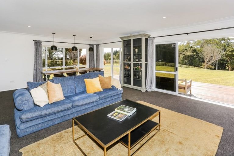 Photo of property in 21 Bush Road, Waiatarua, Auckland, 0604