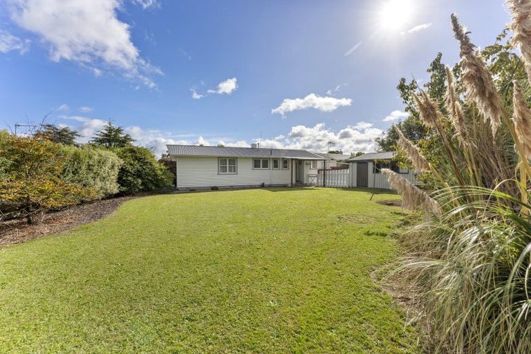 Photo of property in 12 Pinedale Parade, Milson, Palmerston North, 4414