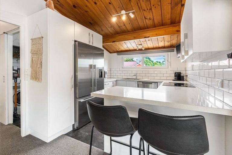 Photo of property in 1/6a Sunnynook Road, Sunnynook, Auckland, 0620