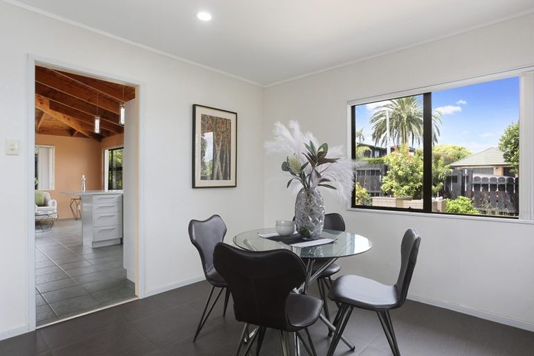 Photo of property in 2/23 Beatrice Avenue, Hillcrest, Auckland, 0627