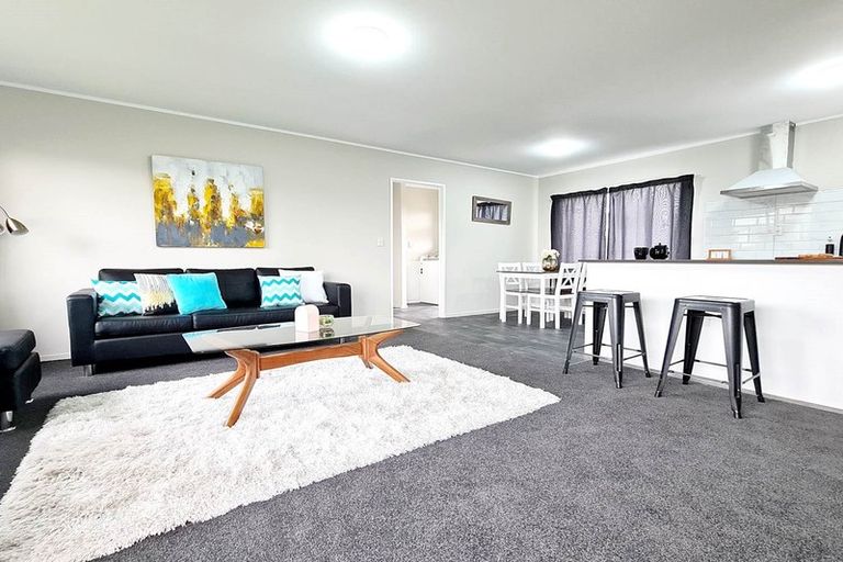 Photo of property in 11a De Bloge Place, Clendon Park, Auckland, 2103