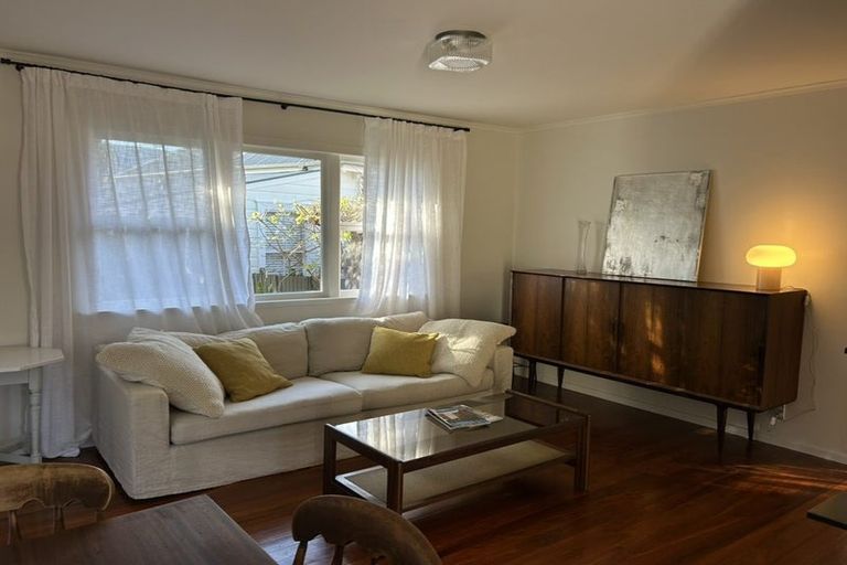 Photo of property in 2/65 Church Street, Devonport, Auckland, 0624