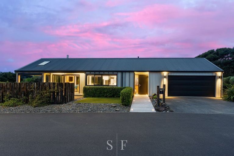 Photo of property in 14 Ferndale Drive, Waikanae, 5036