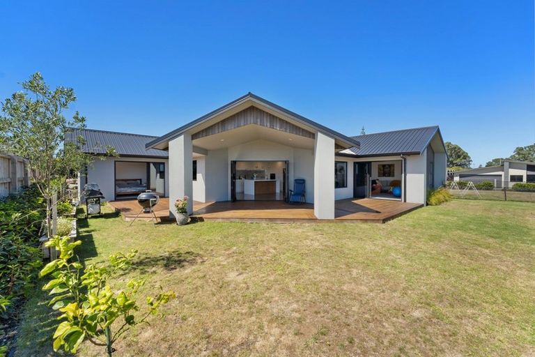 Photo of property in 18 Kotare Drive, Waiwhakaiho, New Plymouth, 4312