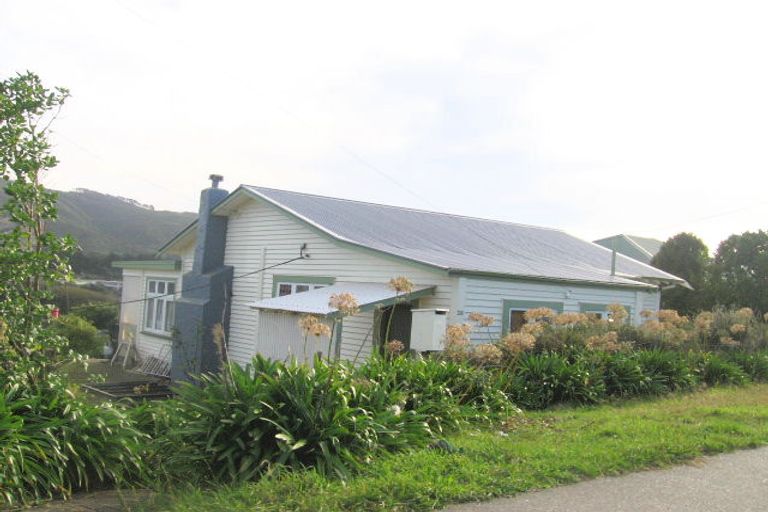 Photo of property in 28 Awatea Street, Ranui, Porirua, 5024