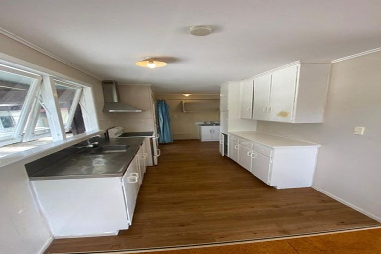 Photo of property in 11 Glen Norman Avenue, Henderson, Auckland, 0610