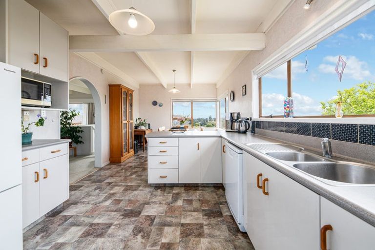 Photo of property in 46 Spence Road, Henderson, Auckland, 0612