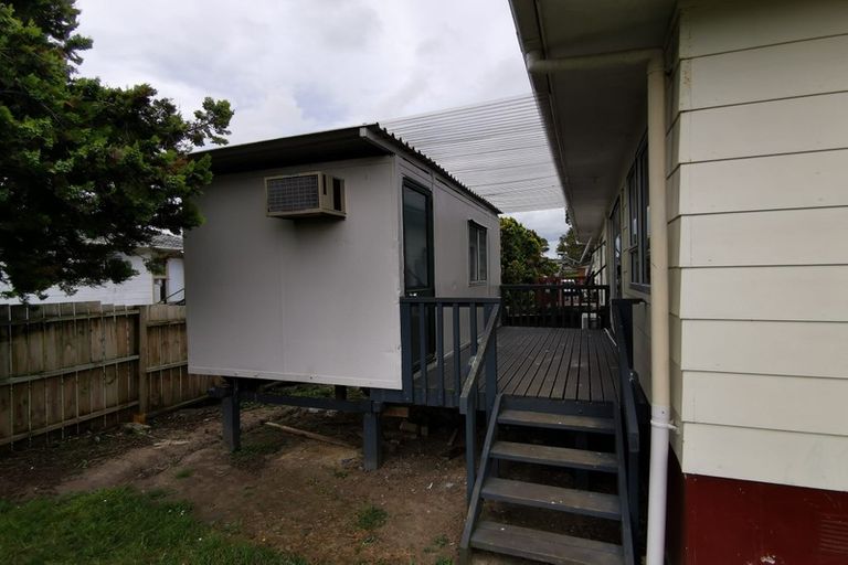 Photo of property in 2/17 Frobisher Way, Clendon Park, Auckland, 2103