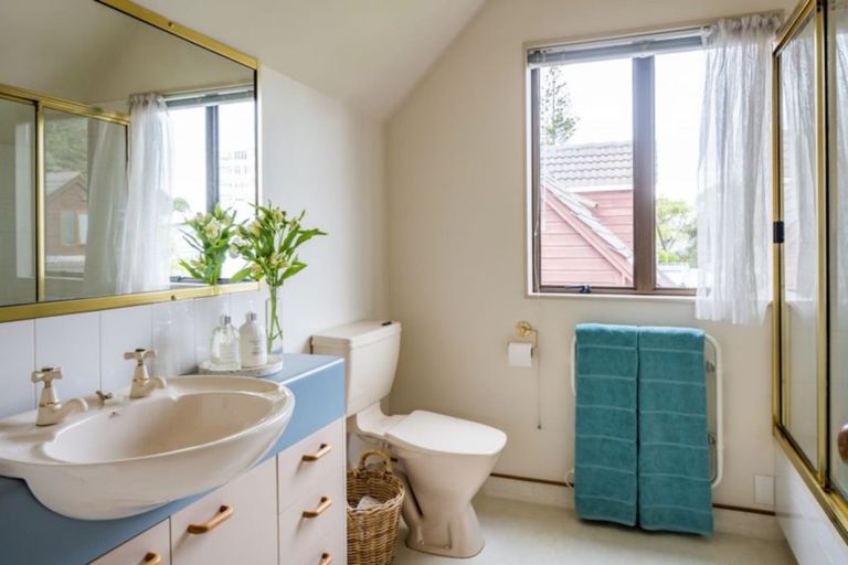 Photo of property in 4/130 Muritai Road, Eastbourne, Lower Hutt, 5013