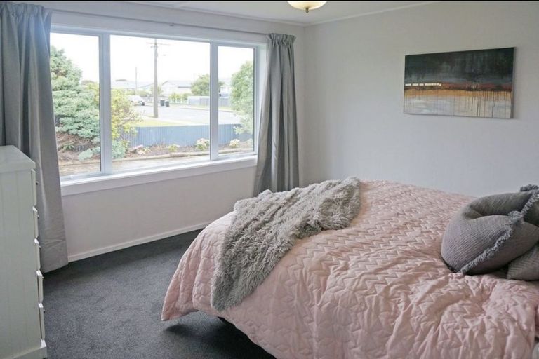 Photo of property in 12 Holloway Street, Waikiwi, Invercargill, 9810