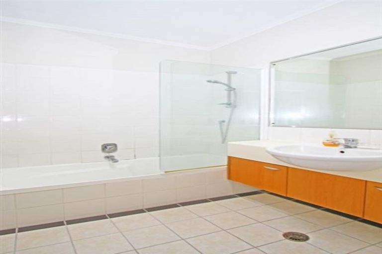 Photo of property in 5a/8 Quay Street, Auckland Central, Auckland, 1010