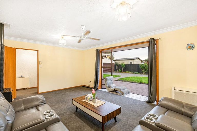 Photo of property in 31 Solomon Avenue, Redwood, Christchurch, 8051