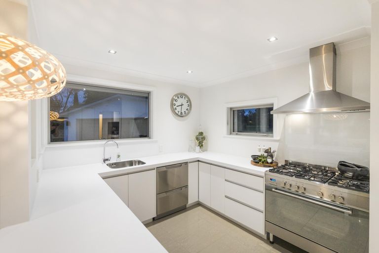 Photo of property in 34 Churchill Avenue, Hokowhitu, Palmerston North, 4410