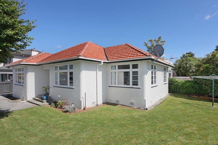 Photo of property in 35 Hardie Street, Hokowhitu, Palmerston North, 4410