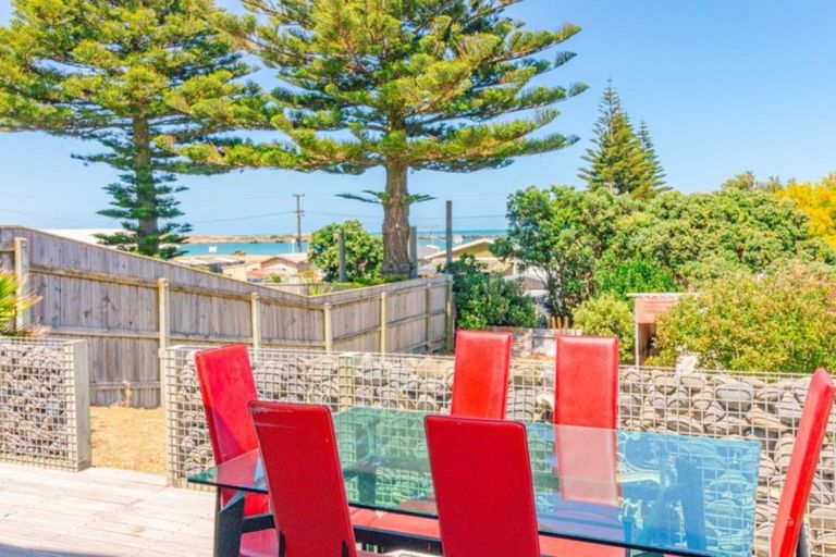 Photo of property in 11 Ashton Terrace, Castlecliff, Whanganui, 4501