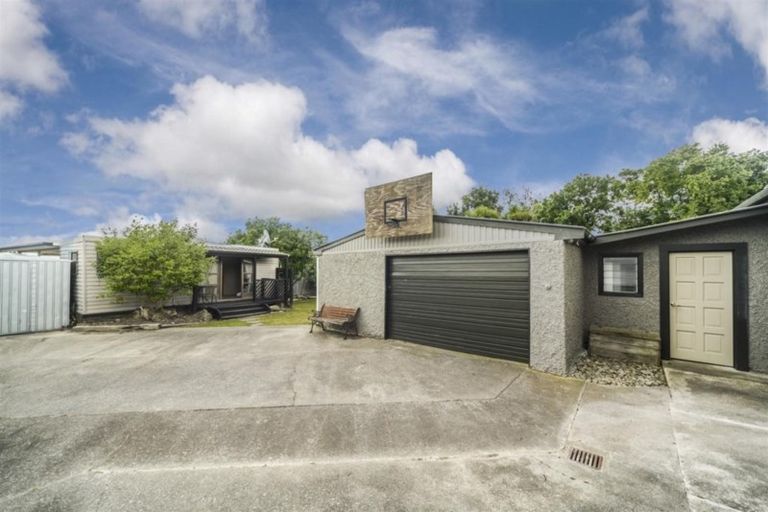 Photo of property in 2 Pukatea Place, Milson, Palmerston North, 4414