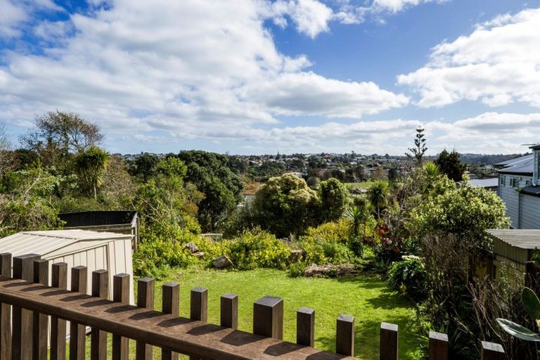 Photo of property in 2/50 Sylvan Avenue, Northcote, Auckland, 0627
