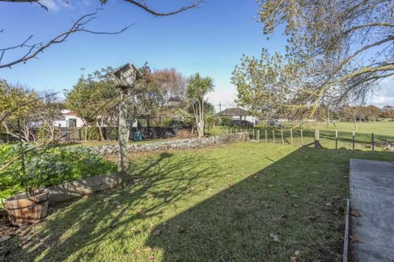 Photo of property in 8 Kiekie Road, Mangere Bridge, Auckland, 2022