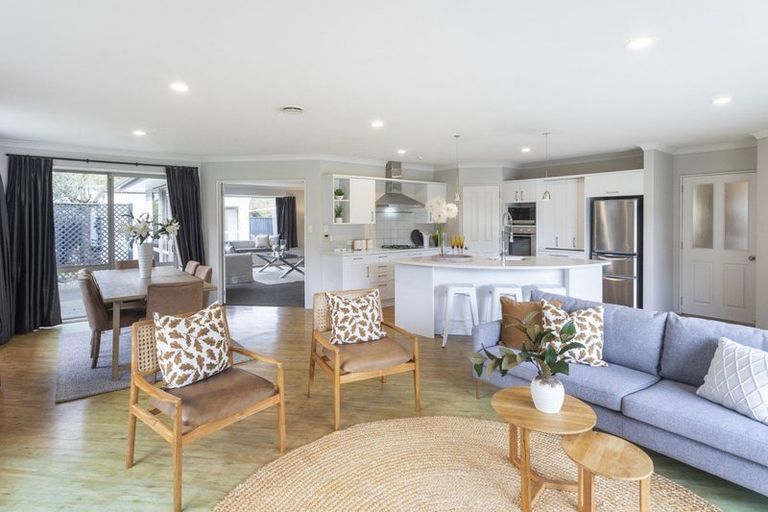 Photo of property in 37 Hussey Road, Harewood, Christchurch, 8051