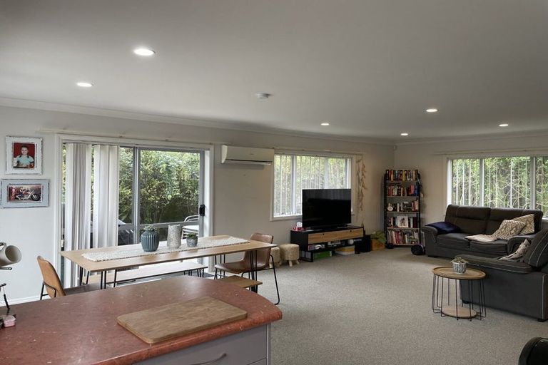 Photo of property in 3 Trelawn Place, Cockle Bay, Auckland, 2014