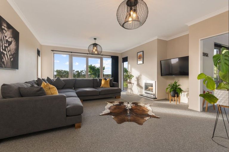 Photo of property in 72 Aranui Road, Kairanga, Palmerston North, 4475