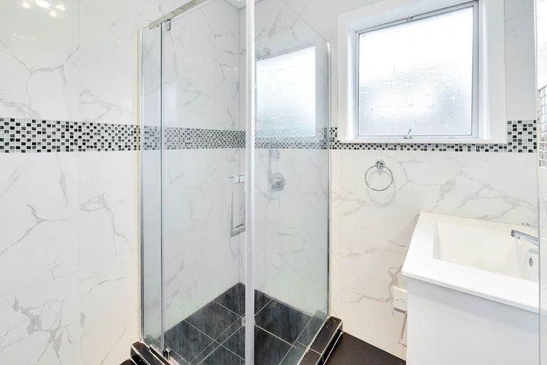 Photo of property in 65 Larnoch Road, Henderson, Auckland, 0610