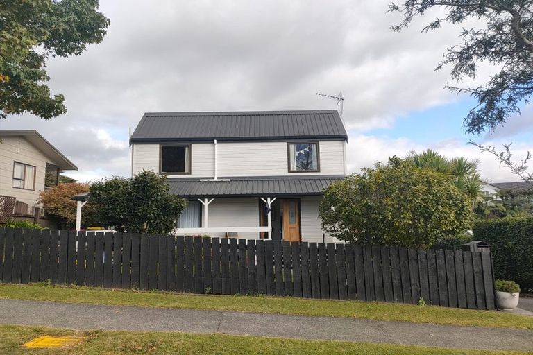 Photo of property in 71 Heta Road, Highlands Park, New Plymouth, 4312