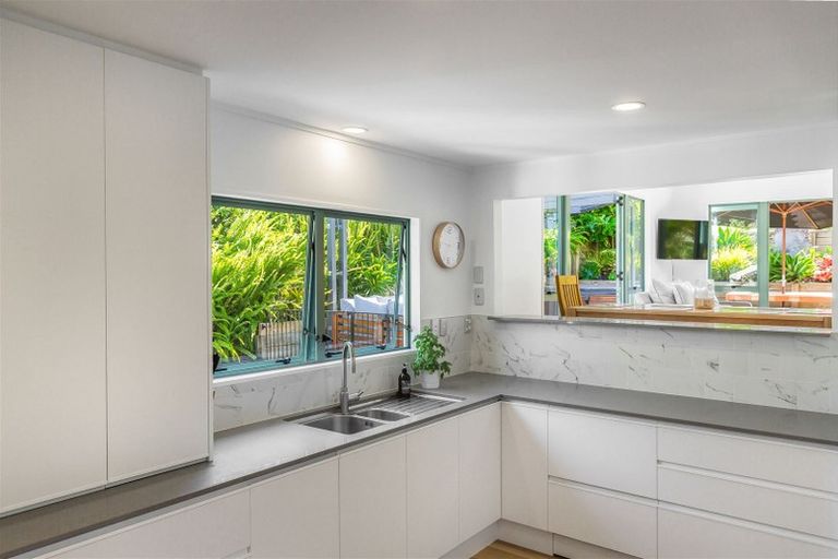 Photo of property in 1/39 Seaton Road, Murrays Bay, Auckland, 0630