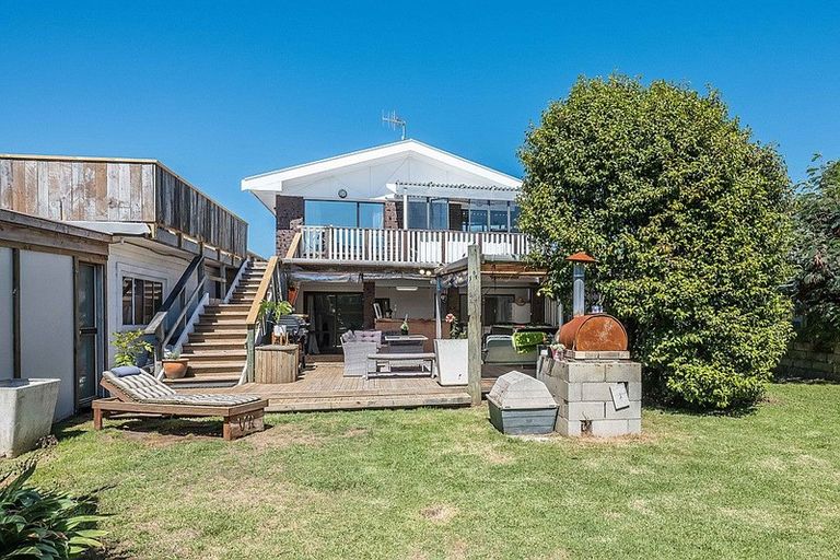 Photo of property in 17 Ratanui Road, Paraparaumu, 5032