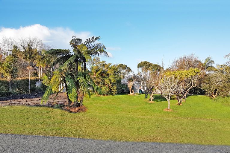 Photo of property in 64 Harbour View Road, Point Wells, 0986