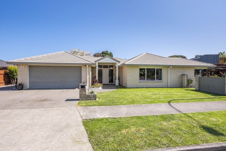 Photo of property in 170 Guildford Drive, Paraparaumu Beach, Paraparaumu, 5032