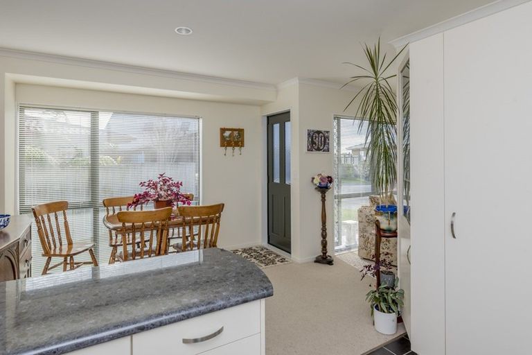 Photo of property in Rangeview Villas, 37/9 Fuller Close, Levin, 5510