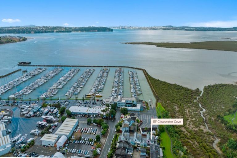 Photo of property in 11f Clearwater Cove, West Harbour, Auckland, 0618