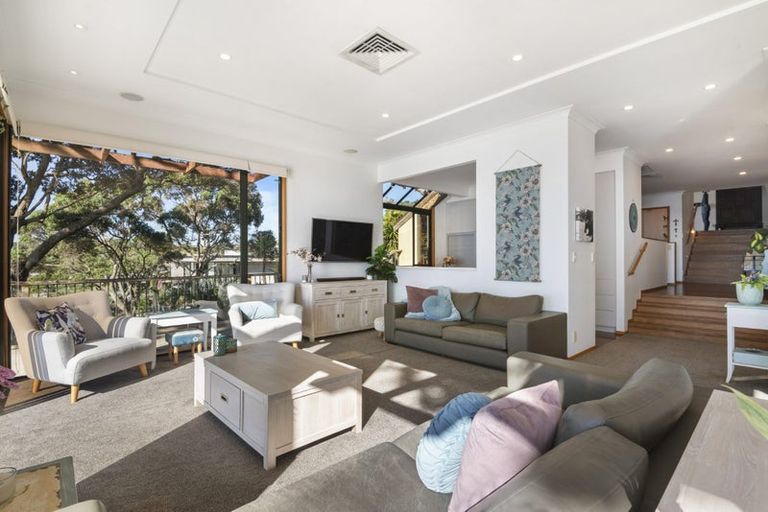 Photo of property in 19 View Road, Campbells Bay, Auckland, 0630