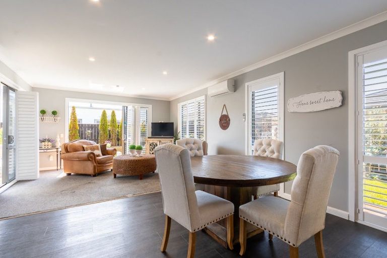 Photo of property in 14 Bridford Way, Paraparaumu, 5032