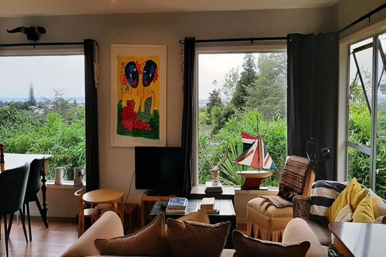 Photo of property in 37 West Lynn Road, Titirangi, Auckland, 0604