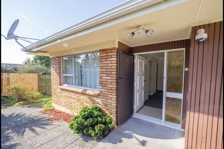 Photo of property in 1/6 Pamela Place, New Lynn, Auckland, 0600