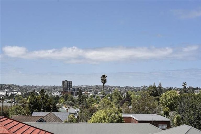 Photo of property in 2/10 Rewa Street, New Lynn, Auckland, 0600