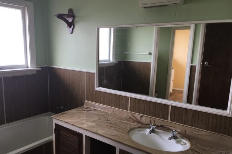 Photo of property in 11 Daniels Road, Redwood, Christchurch, 8051