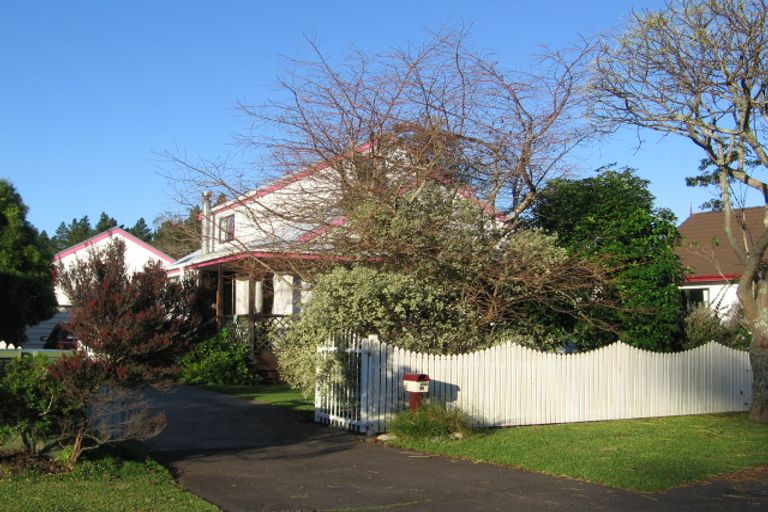 Photo of property in 46 Redlands Grove, Swanson, Auckland, 0612