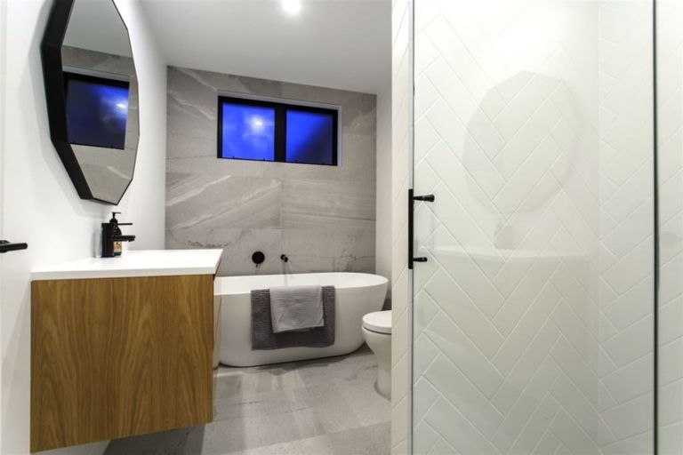 Photo of property in 10 Hillcrest Road, Hatfields Beach, Orewa, 0931