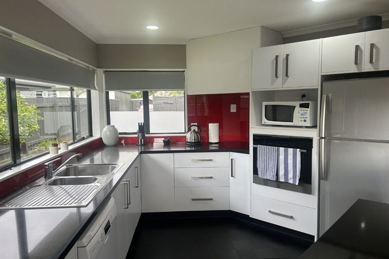 Photo of property in 6 Franklin Avenue, Hokowhitu, Palmerston North, 4410
