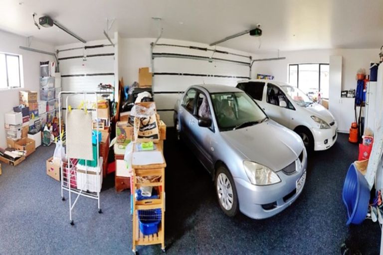 Photo of property in 28 Kilmacrennan Drive, Rosehill, Papakura, 2113