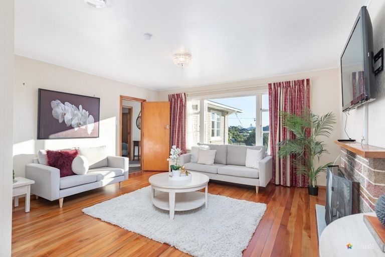 Photo of property in 19 Omega Street, Newlands, Wellington, 6037