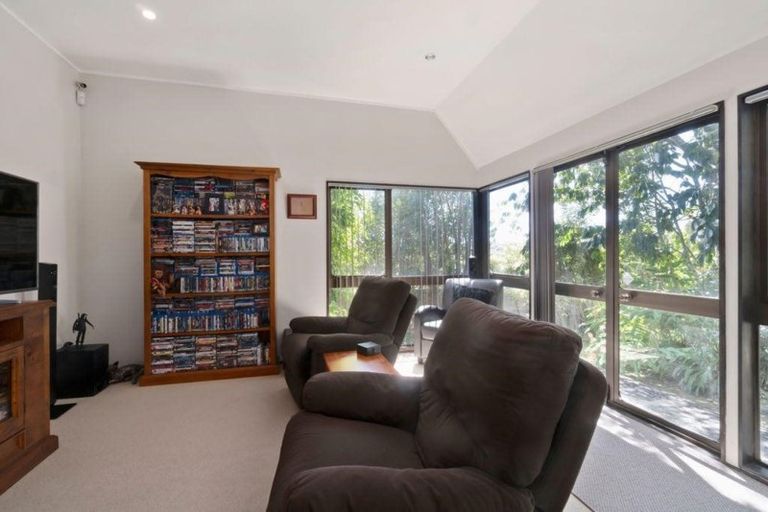 Photo of property in 19 Wairata Place, Te Atatu South, Auckland, 0610