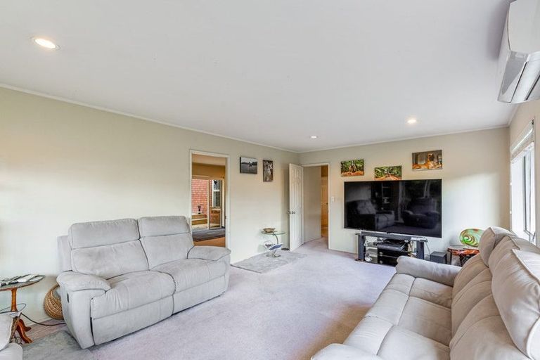 Photo of property in 21a Woodfern Crescent, Titirangi, Auckland, 0604