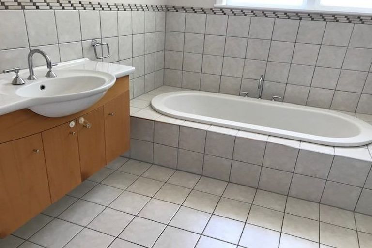 Photo of property in 76 Campbell Road, One Tree Hill, Auckland, 1061