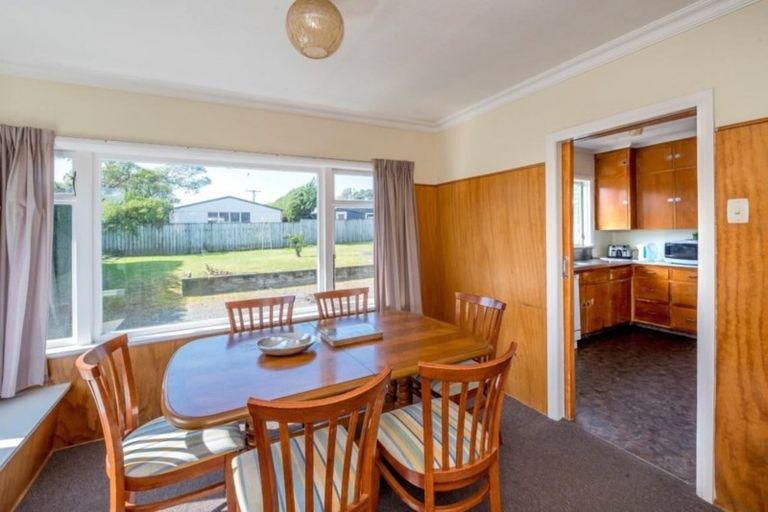 Photo of property in 35 Rangihiroa Street, Waikanae Beach, Waikanae, 5036